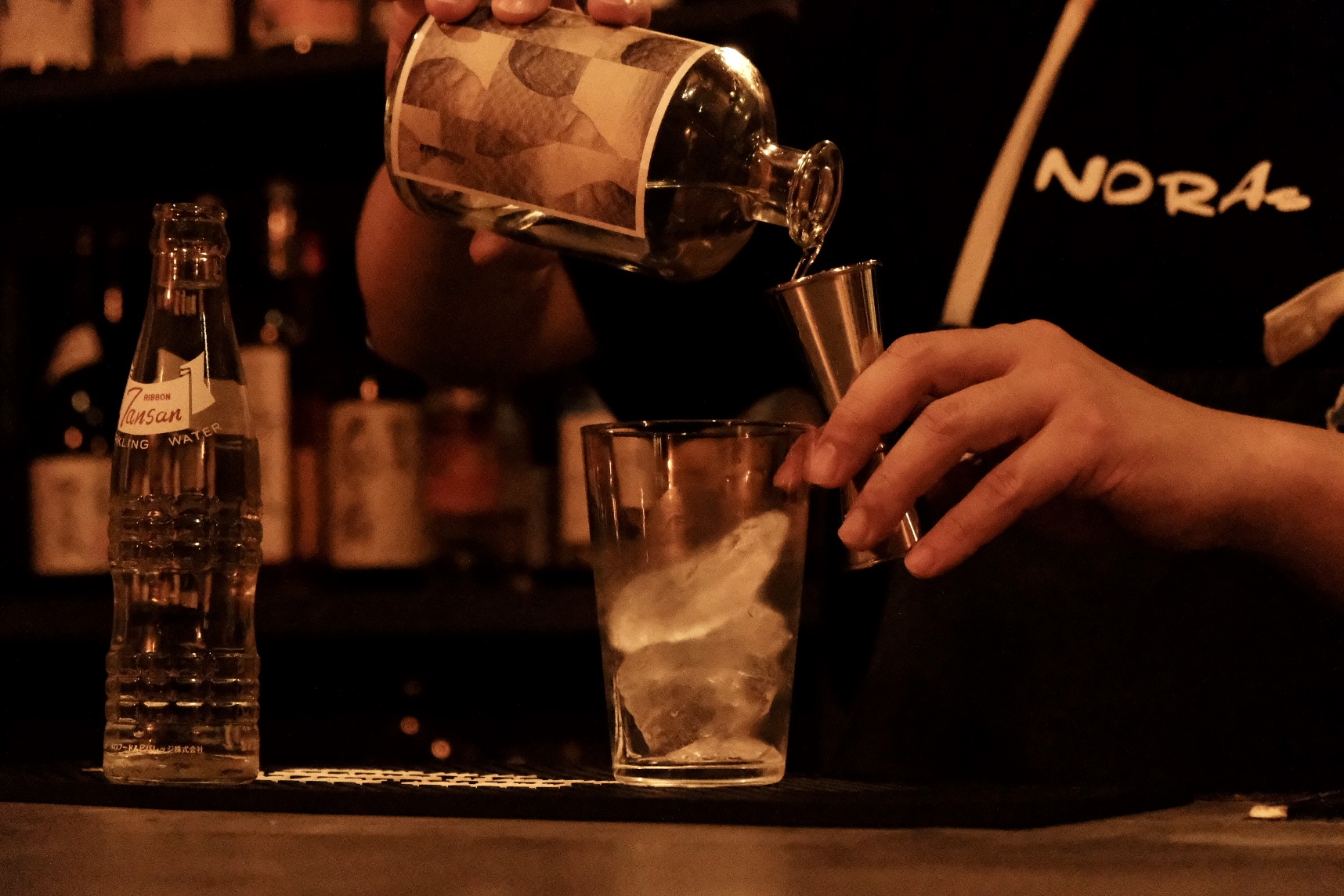 GIN & LEMON フッド