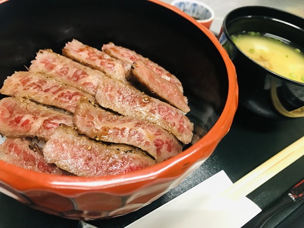 和食 もみじ